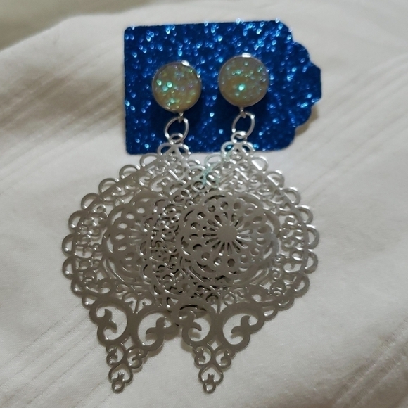 Yellow druzy studs with silver filigree dangle. - Picture 1 of 1